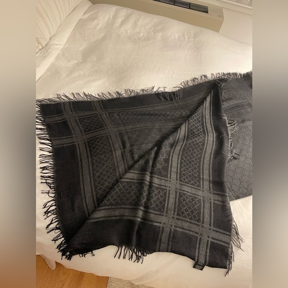 Gucci Jacquard Silk Wool Scarf/Shawl - Picture 9 of 10